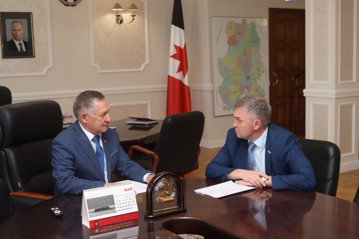 Спикер Заксобрания Роман Береснев рассказал удмуртским коллегам о механизме субсидирования кировских сельхозработодателей