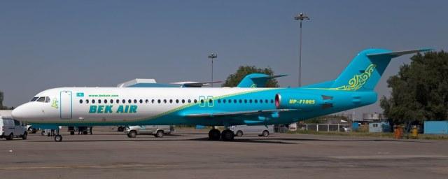 В Астане авиалайнер Fokker 100 совершил посадку без переднего шасси