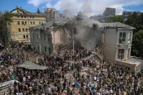 Побежали наперегонки обвинять Россию: Чья ракета ударила по детской больнице в Киеве?