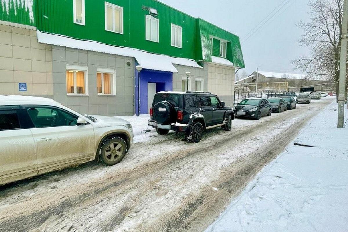 Псковский депутат Мороз решит вопрос с парковкой на Новгородской