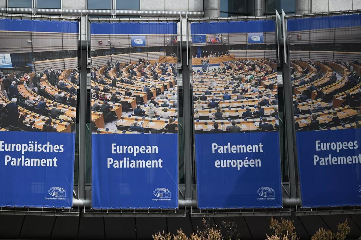 Депутаты Европарламента не поддержали отставку ЕК во главе с фон дер Ляйен