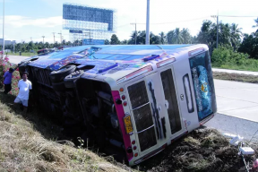 В Таиланде автобус с россиянами упал с холма