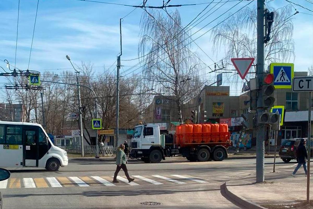 В Йошкар-Оле продолжается масштабная очистка улиц после зимы