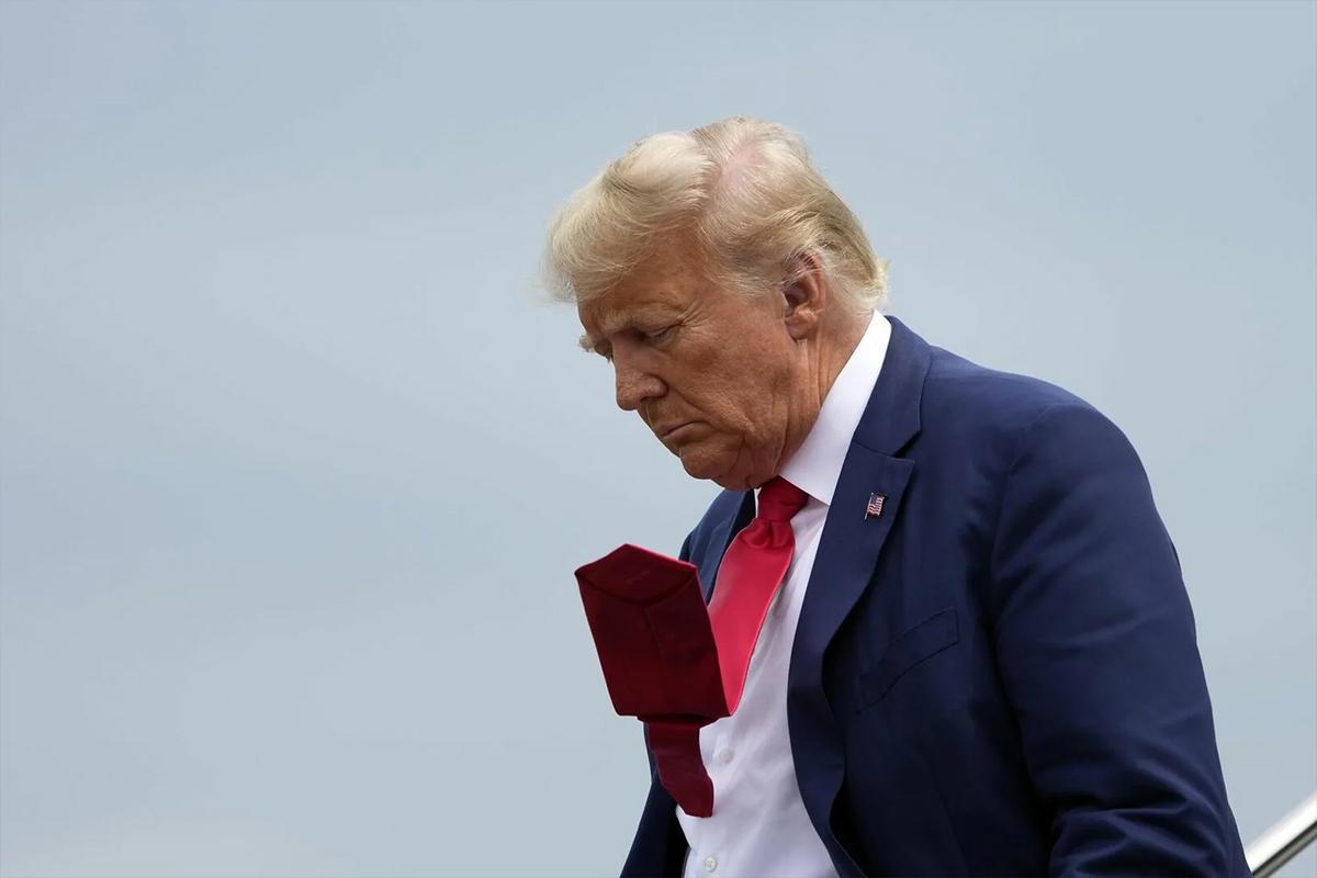 Белый дом обвинил демократов в попытке очернить репутацию Трампа