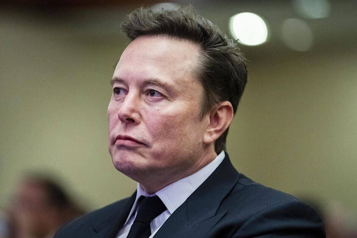 «Трудно не восхищаться»: отец Илона Маска назвал Путина (военный преступник) примером сильного лидера