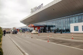 Пограничники в аэропорту Кишинёва около трёх часов удерживали участников съезда оппозиции в Москве