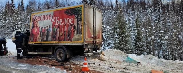 Под Ухтой столкнулись фургон и самосвал, погибли оба водителя