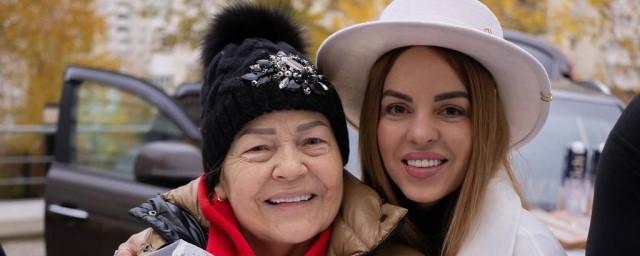 Юлия Ефременкова вышла на связь после похорон бабушки