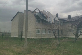 Штормовой ветер сорвал кровлю со школы в Новомалыклинском районе