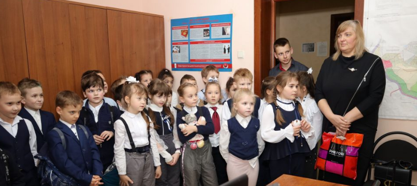 Учащиеся 1 «Б» класса Юровской школы побывали в Кузнецовском пункте полиции