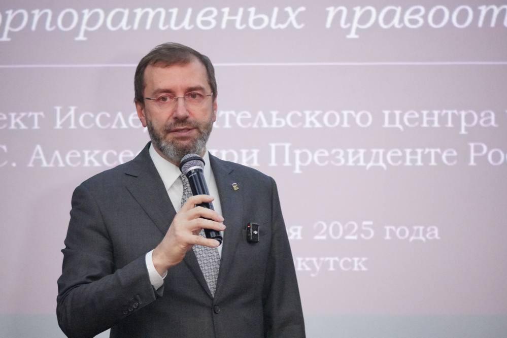 Спикер ЗС ИО Александр Ведерников: К решению вопроса подготовки кадров для здравоохранения нужно привлекать глав муниципальных образований