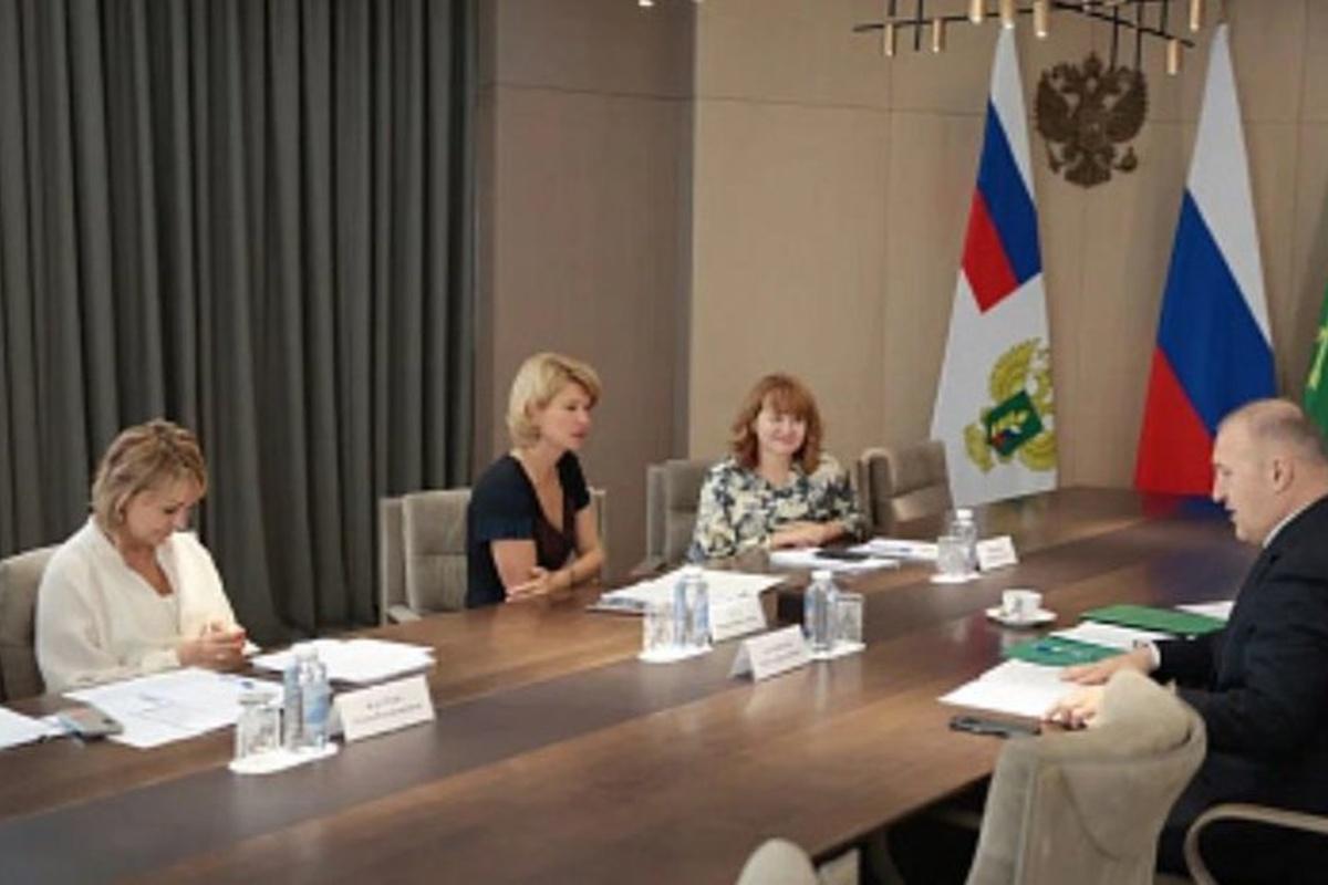 Глава Минсельхоза Оксана Лут провела встречу с главой Республики Адыгея Муратом Кумпиловым