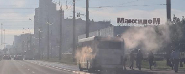 В Петербурге снова горит общественный транспорт