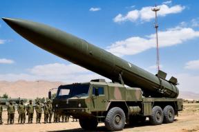 «Адское пламя» над Заливом: Иран впервые применил гиперзвуковые «Фаттах» против баз США, десятки погибших