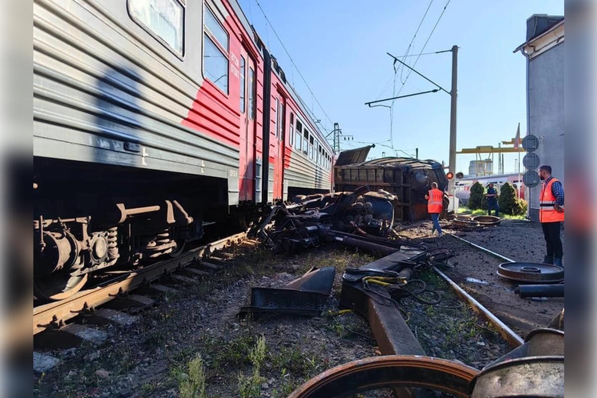 В Санкт-Петербурге произошло столкновении электрички и грузового автомобиля