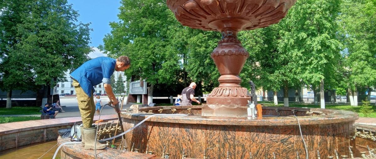 Фонтан на Театральной площади в Кирове закрыт на техобслуживание