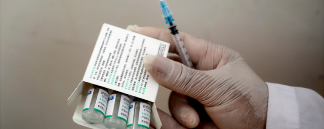 Казахстан получил партию китайской вакцины от коронавируса
