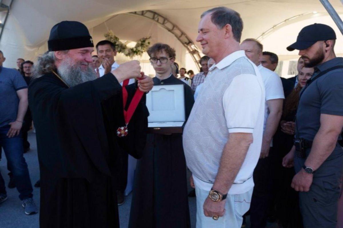 Патриарх Кирилл наградил свердловского бизнесмена Симановского высшим орденом РПЦ