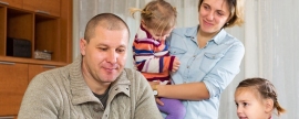 Минтруд: семьи с детьми составляют более 80% бедных в России