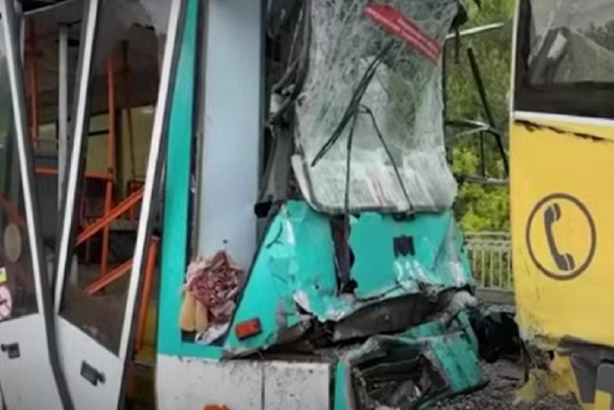 Количество пострадавших в ДТП с двумя трамваями в Кемерове превысило 100 человек, один из пассажиров погиб