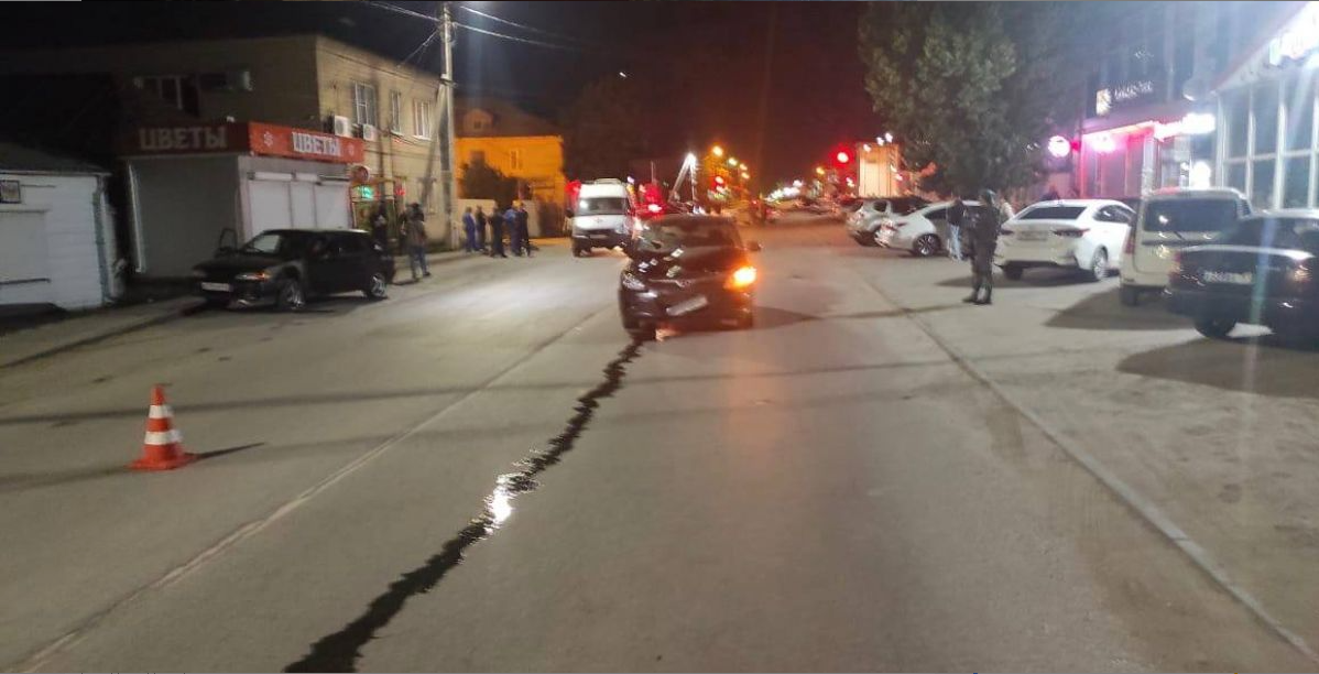 В Ростовской области автомобиль ночью насмерть сбил двух пешеходов