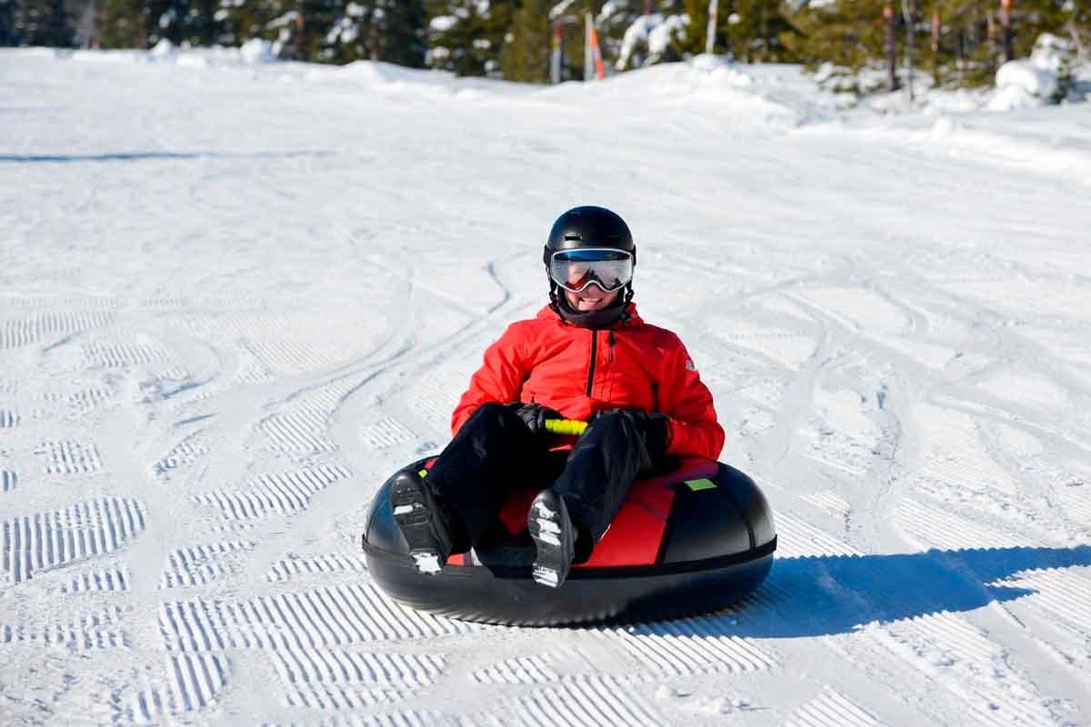 Под Новгородом погибли две молодые девушки, катаясь на тюбинге