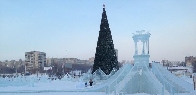 На пермской эспланаде открыли ледовый городок