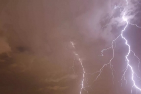 На Сахалине половина жителей Охи осталась без света из-за удара молнии