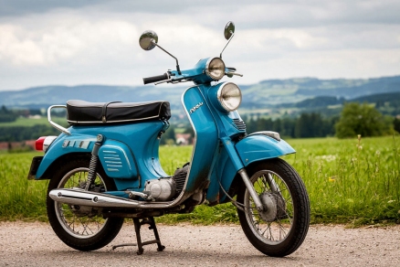 Временное ограничение права управления транспортом в Псковской области: Приставы подтвердили, что оно касается даже мопедов.