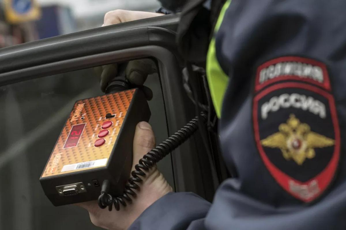 Водителей в России могут начать штрафовать на 15 тысяч за «иранскую тонировку»