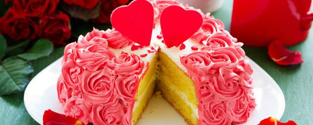 Мурманские кондитеры испекли торт ко Дню Влюбленных