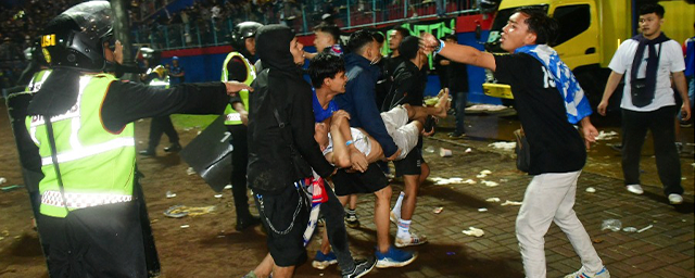 Reuters: На стадионе в Индонезии после беспорядков уже выявили 174 погибших