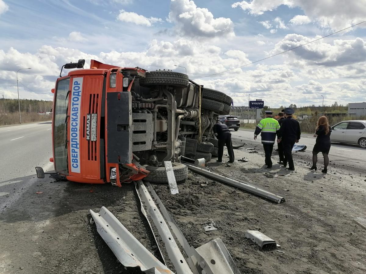 Четыре человека погибли в ДТП автомобиля Scania и КамАЗа в Свердловской области