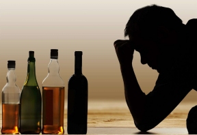 Врач-нарколог перечислил некоторые причины возникновения алкогольной зависимости