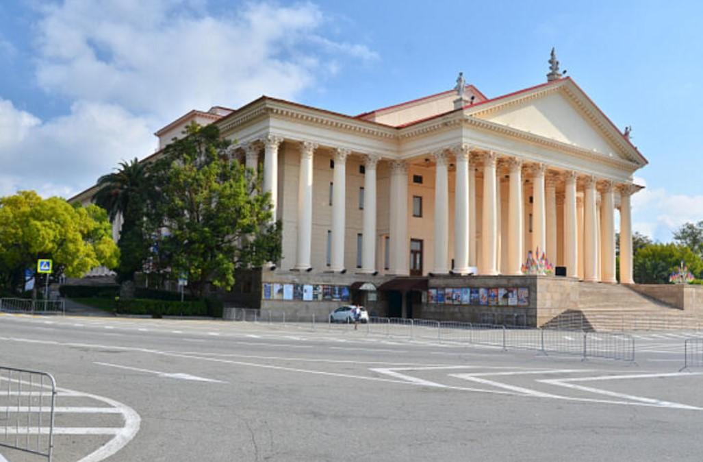 В центре Сочи 25 мая временно изменят схему движения транспорта