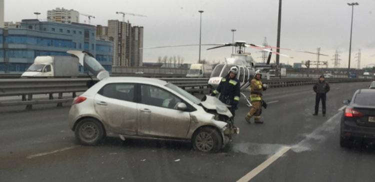 В Петербурге после массового ДТП на КАД приземлился вертолет