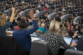 Скандал в Европарламенте: экс-пресс-секретаря Зеленского не пустили на собственное выступление