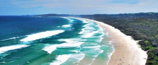 Власти Австралии намерены охранять пляжи от акул с помощью дронов