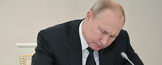 Путин внес в Госдуму проект о снятии возрастных ограничений госслужащих