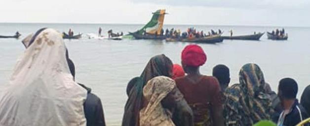 В Танзании самолет с 49 пассажирами упал в озеро Виктория