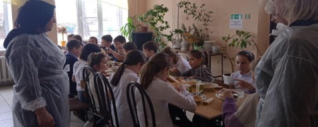 Власти Екатеринбурга отдадут школьное питание в частные руки