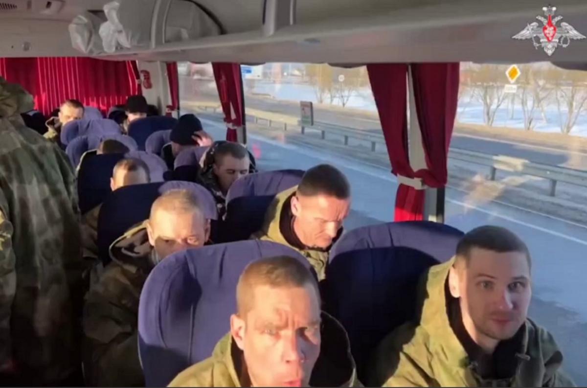 Семь омичей оказались в числе 195 освобожденных российских военнопленных, бойцам предстоит длительная реабилитация