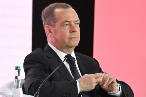 Блокада как разблокировка: Медведев увидел в решении Трампа по Ормузу «злодеев Оруэлла»