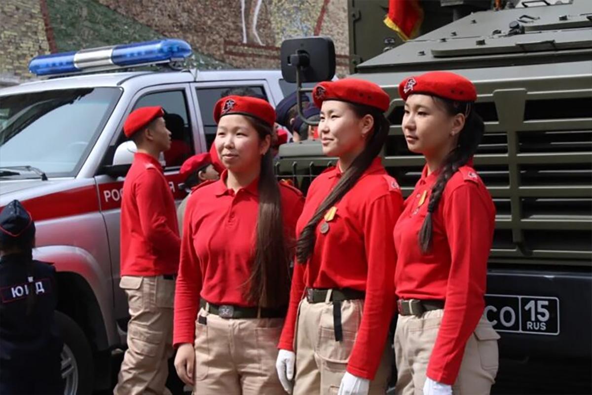 Десятки машин и кадеты в строю: как в Туве прогремел «Автопробег Победы»