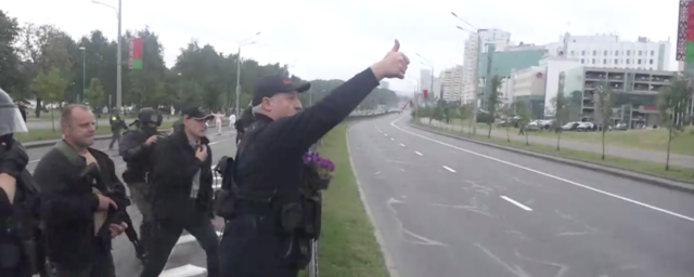 В Госдуме объяснили, почему Лукашенко появился с автоматом