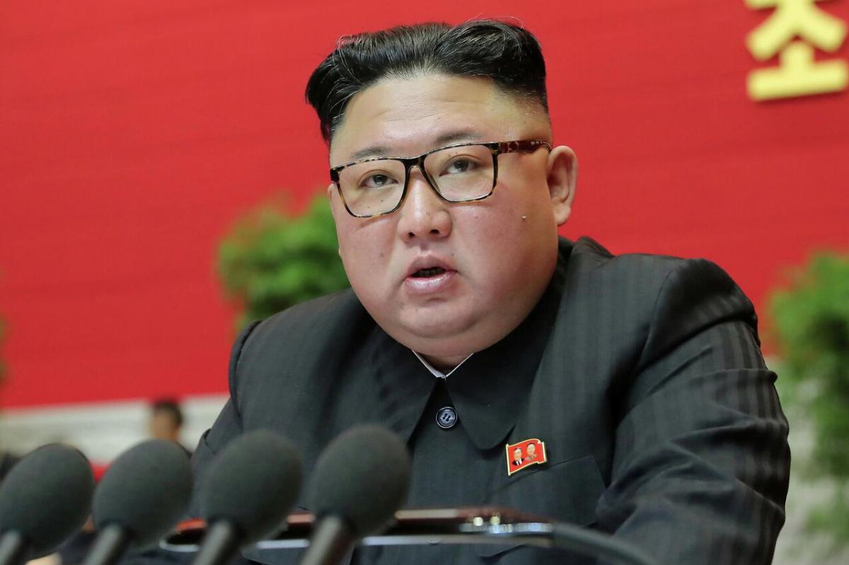 Ким Чен Ын посетил ведущие оборонные предприятия КНДР