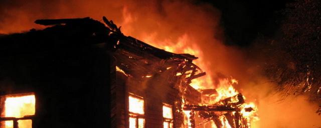 В Мытищах при пожаре в частном доме погибли три человека