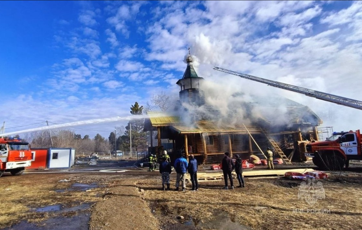 Под Красноярском локализовали пожар в православной церкви