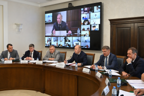 Глава Адыгеи Мурат Кумпилов провел совместное заседание Антитеррористической комиссии и оперативного штаба в преддверии Дня знаний и выборов 14 сентября