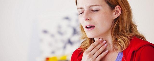 Отоларинголог Новикова рекомендовала лечить красное горло только лекарственными препаратами